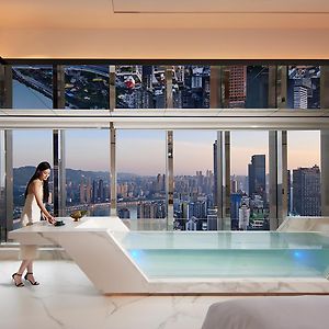 270° Peninsula River view Deluxe Suite Oversized Bathtub